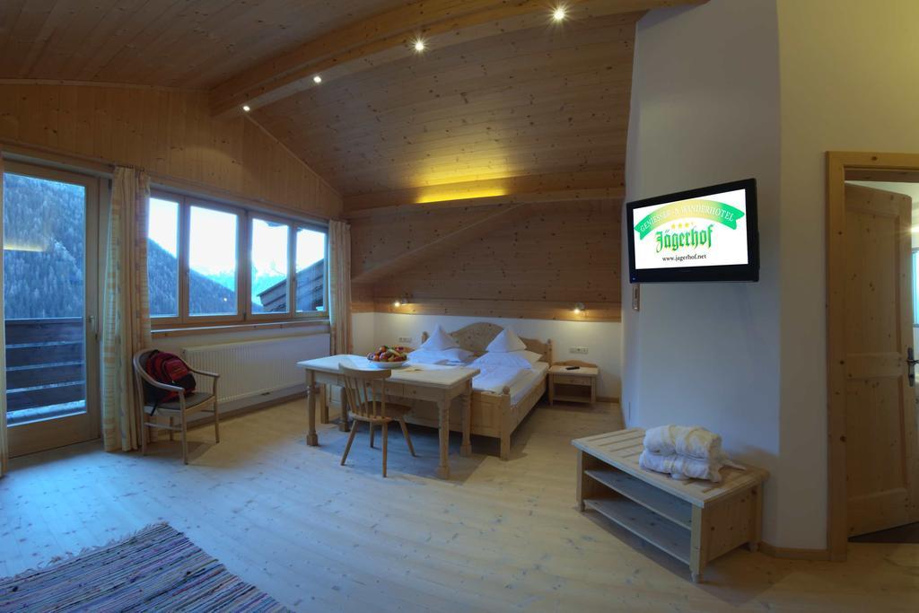 Hotel Jaegerhof San Leonardo in Passiria Exterior photo