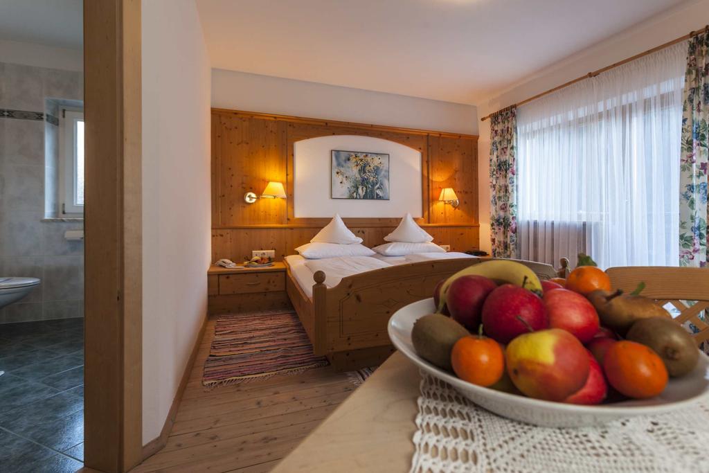 Hotel Jaegerhof San Leonardo in Passiria Exterior photo